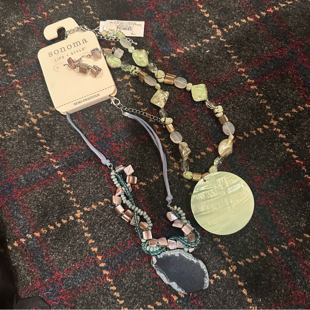 Green mother of pearl pendant semiprecious beads necklace blue agate earrings